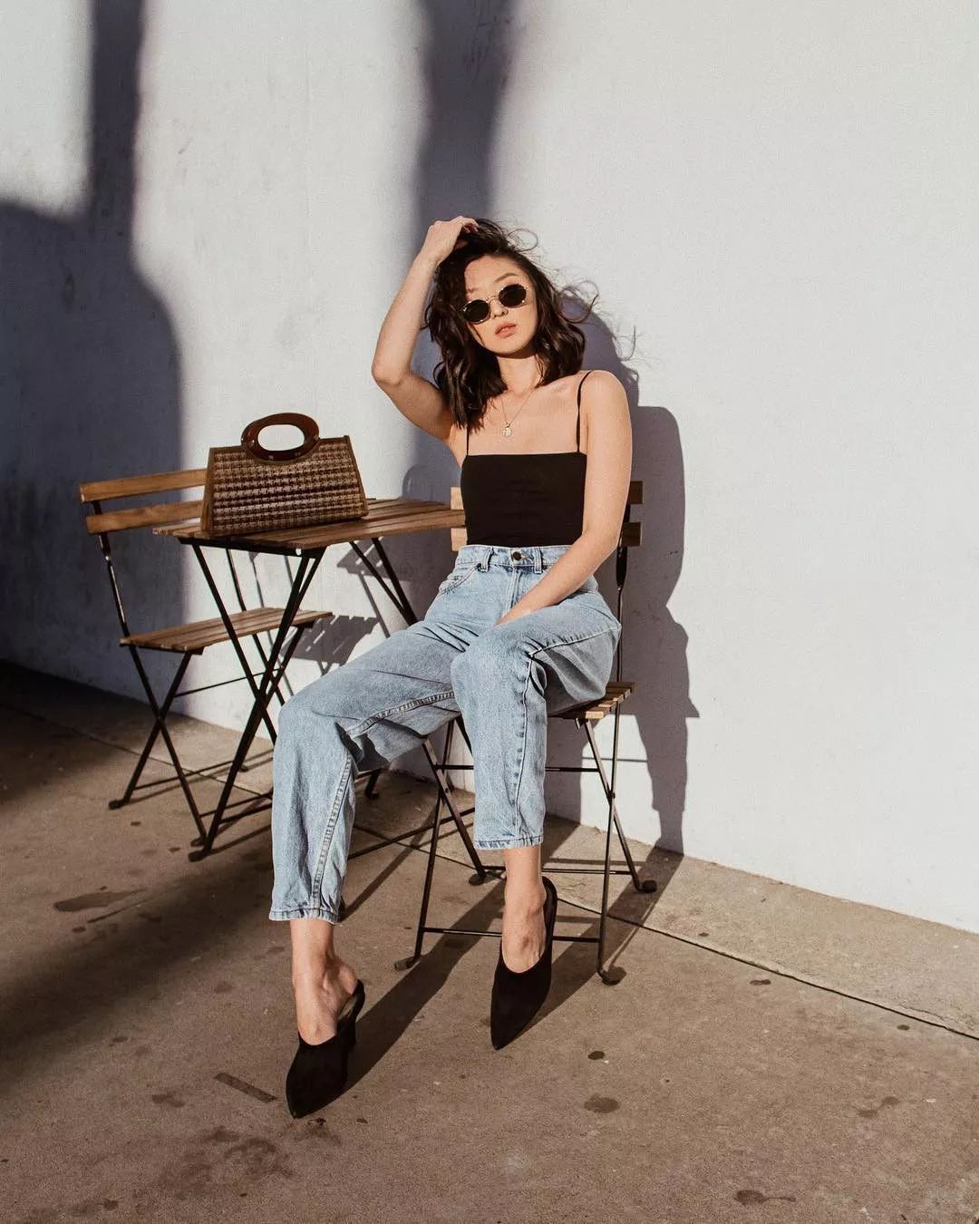 别只知道穿阔腿裤了!今夏流行的“奶奶裤”才是时髦又百搭!休闲区蓝鸢梦想 - Www.slyday.coM 别只知道穿阔腿裤了!今夏流行的“奶奶裤”才是时髦又百搭!休闲区蓝鸢梦想 - Www.slyday.coM