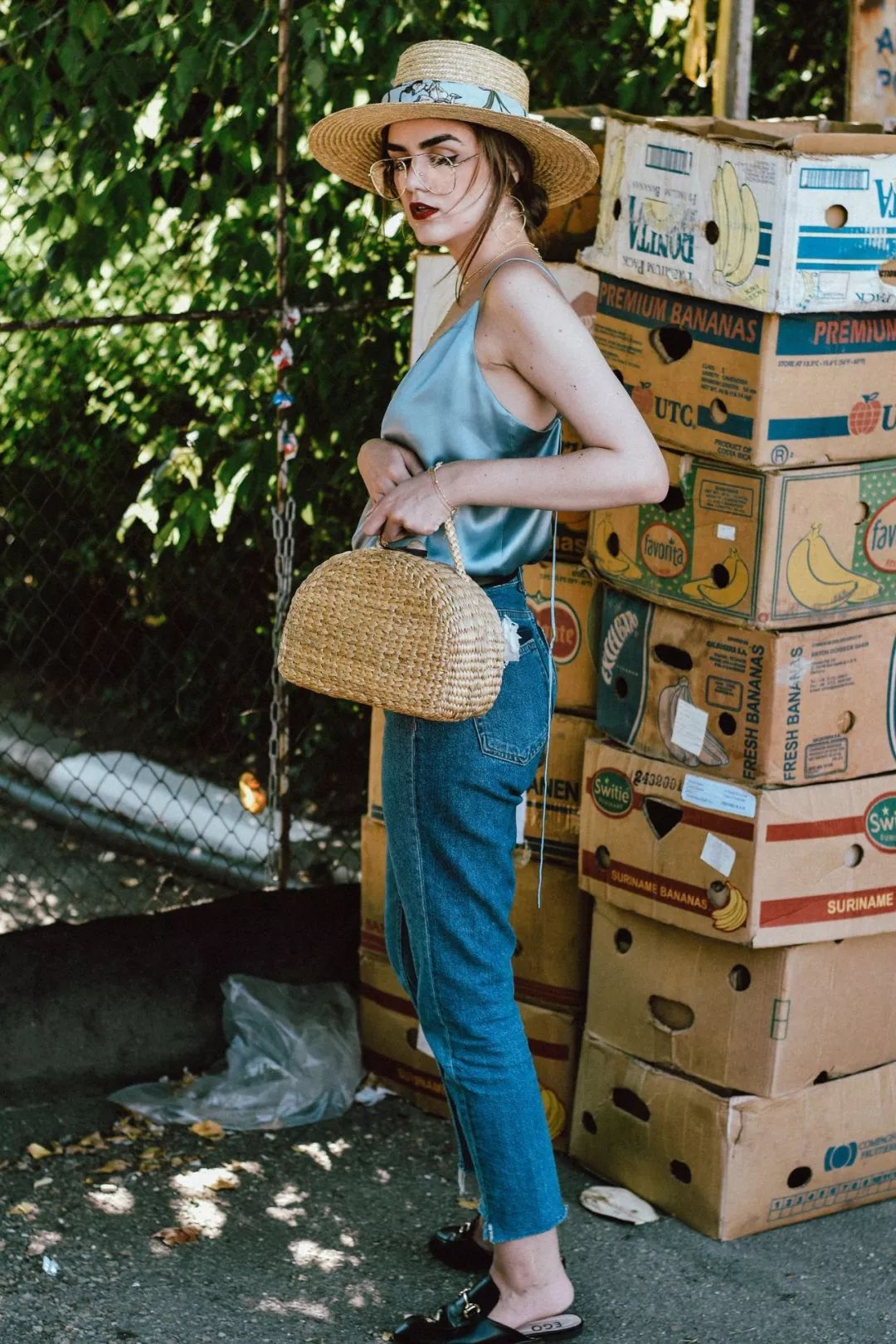 别只知道穿阔腿裤了!今夏流行的“奶奶裤”才是时髦又百搭!休闲区蓝鸢梦想 - Www.slyday.coM 别只知道穿阔腿裤了!今夏流行的“奶奶裤”才是时髦又百搭!休闲区蓝鸢梦想 - Www.slyday.coM