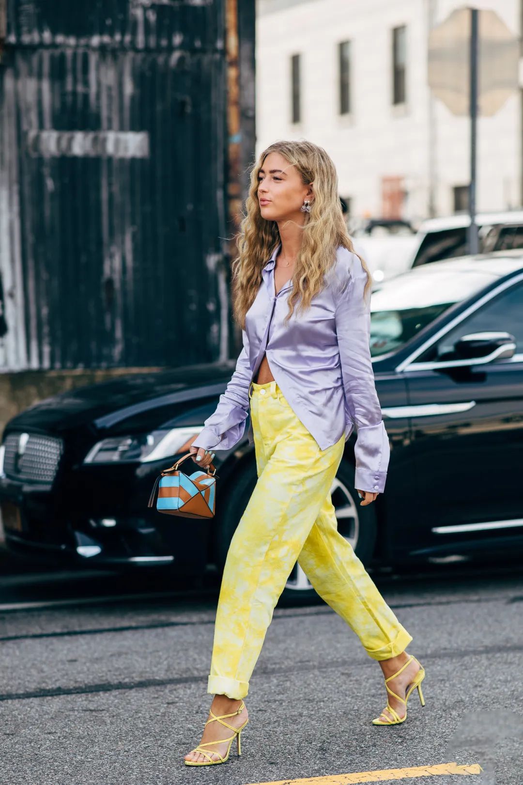 别只知道穿阔腿裤了!今夏流行的“奶奶裤”才是时髦又百搭!休闲区蓝鸢梦想 - Www.slyday.coM 别只知道穿阔腿裤了!今夏流行的“奶奶裤”才是时髦又百搭!休闲区蓝鸢梦想 - Www.slyday.coM