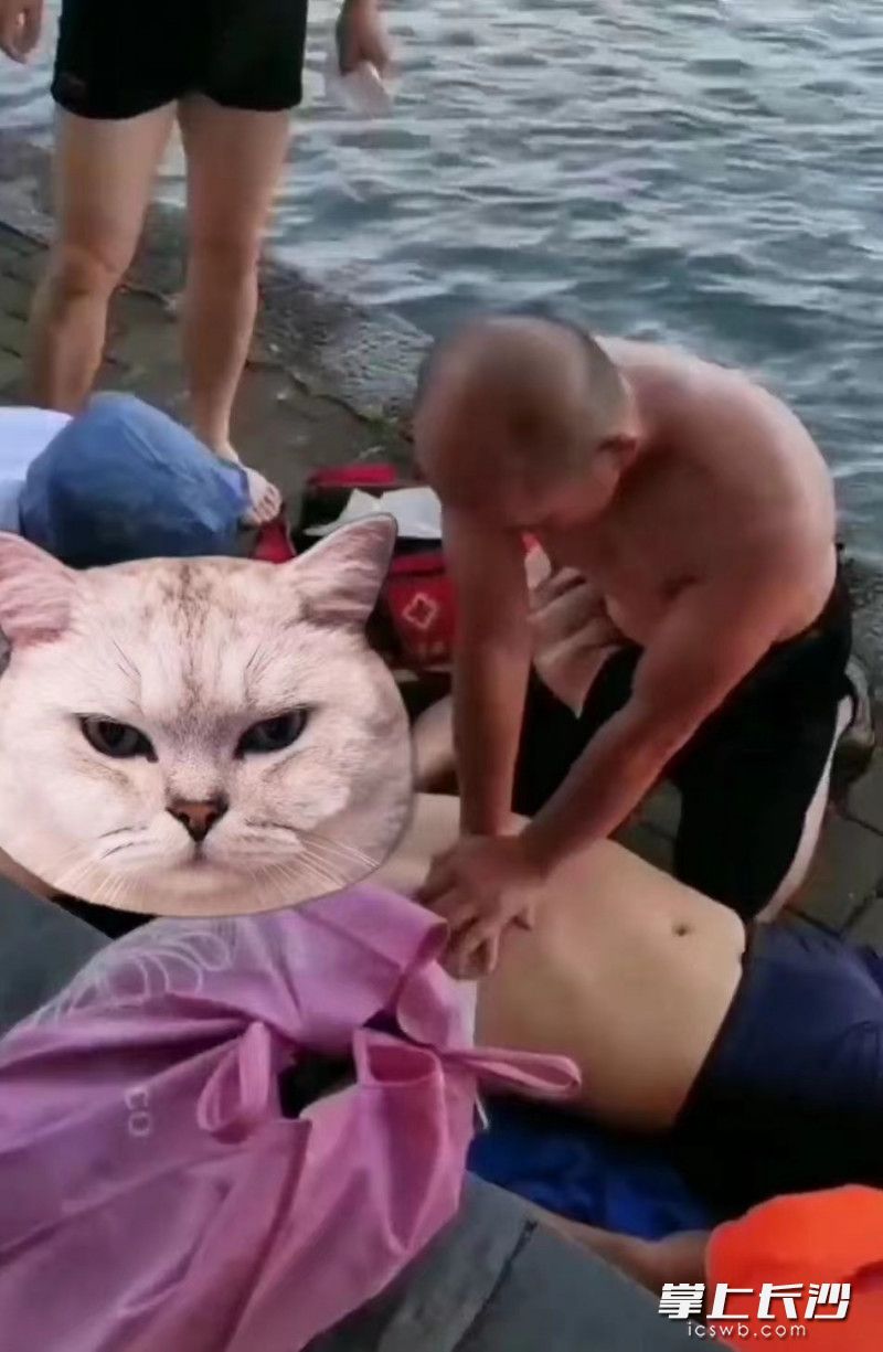 命悬一线!男子野泳时抽筋,长沙蓝天队员及时施救休闲区蓝鸢梦想 - Www.slyday.coM 命悬一线!男子野泳时抽筋,长沙蓝天队员及时施救休闲区蓝鸢梦想 - Www.slyday.coM