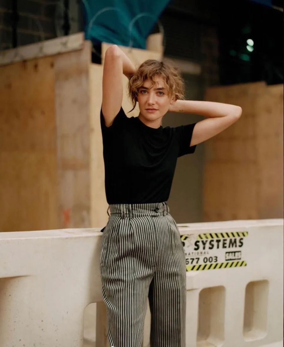 别只知道穿阔腿裤了!今夏流行的“奶奶裤”才是时髦又百搭!休闲区蓝鸢梦想 - Www.slyday.coM 别只知道穿阔腿裤了!今夏流行的“奶奶裤”才是时髦又百搭!休闲区蓝鸢梦想 - Www.slyday.coM