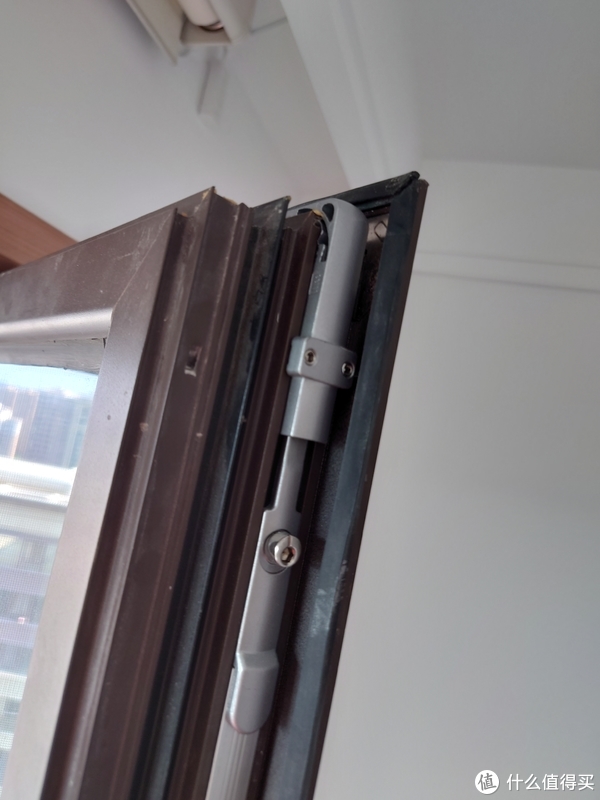 拒绝爆头&背刺——把开发商预装的内开窗改为内开内倒窗休闲区蓝鸢梦想 - Www.slyday.coM 拒绝爆头&背刺——把开发商预装的内开窗改为内开内倒窗休闲区蓝鸢梦想 - Www.slyday.coM