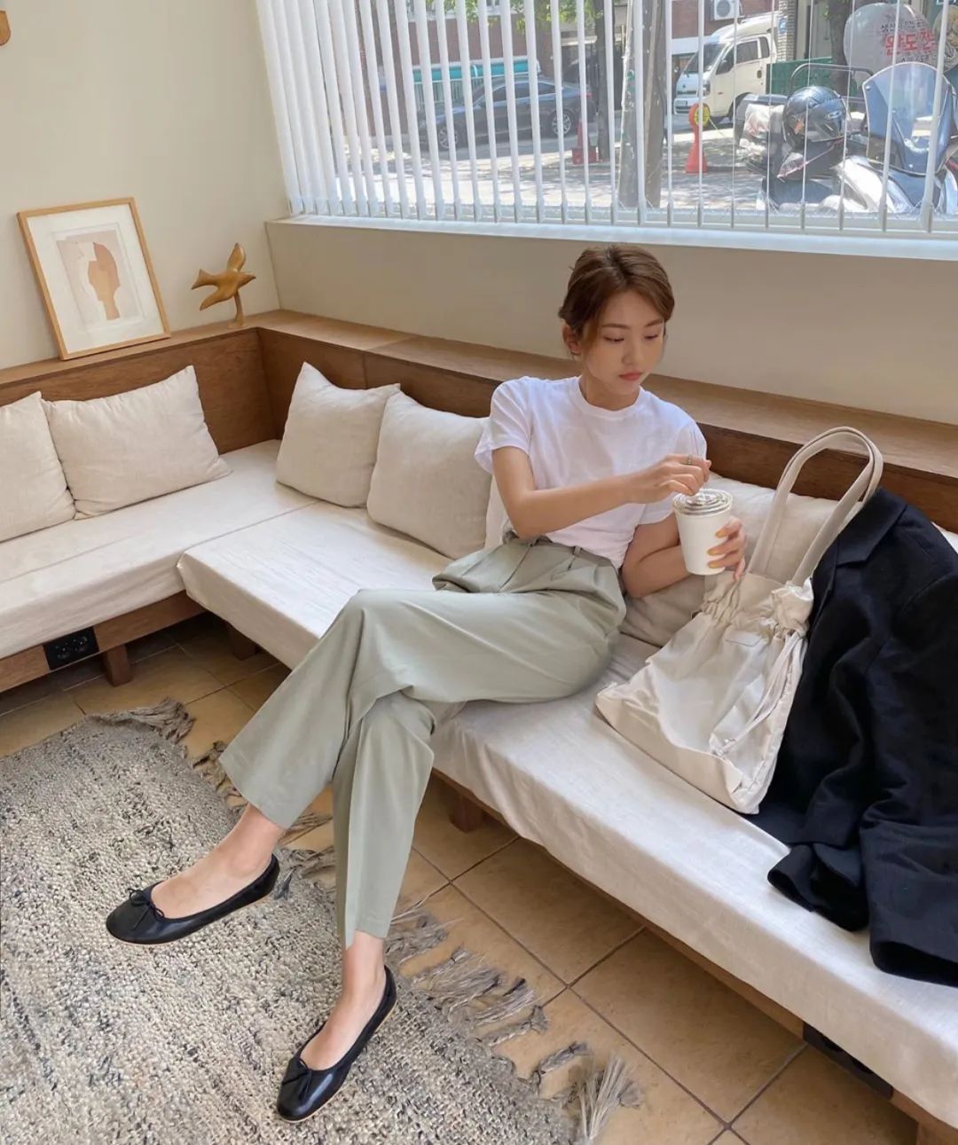 别只知道穿阔腿裤了!今夏流行的“奶奶裤”才是时髦又百搭!休闲区蓝鸢梦想 - Www.slyday.coM 别只知道穿阔腿裤了!今夏流行的“奶奶裤”才是时髦又百搭!休闲区蓝鸢梦想 - Www.slyday.coM