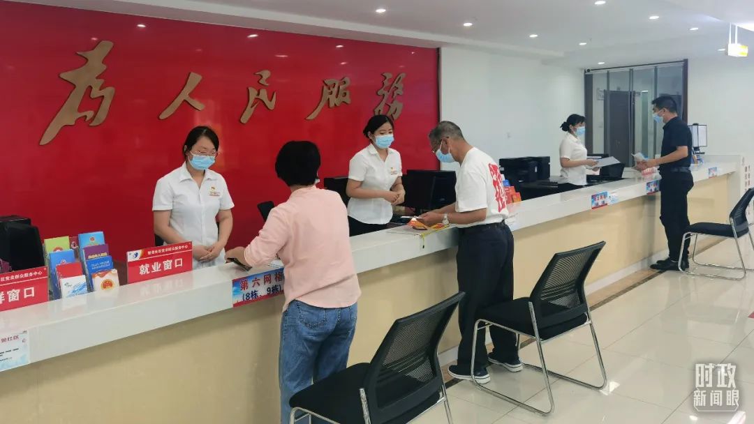 △智苑社区党员群众服务中心办公现场。(总台央视记者马立飞拍摄)