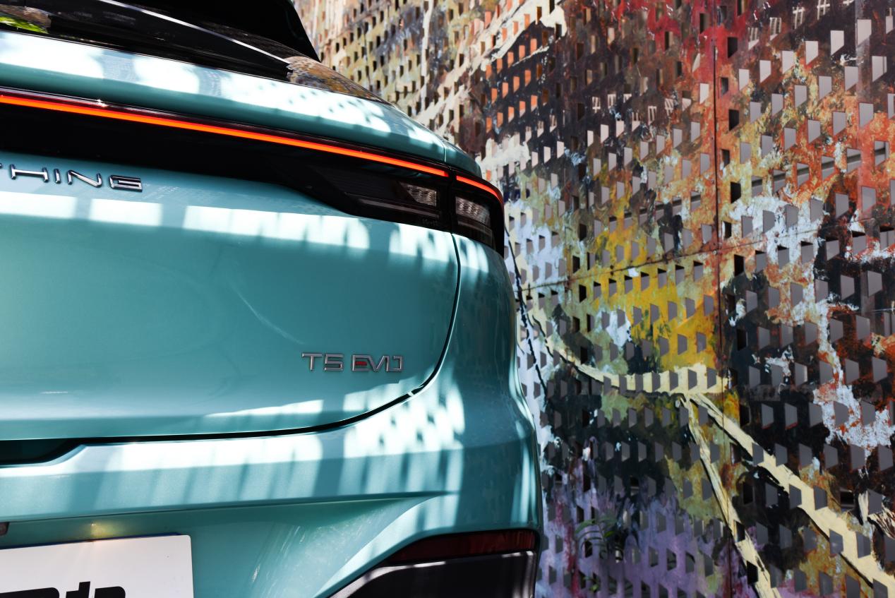 始于颜值,忠于性能,风行T5 EVO为何能在年轻人心中“种草”?休闲区蓝鸢梦想 - Www.slyday.coM 始于颜值,忠于性能,风行T5 EVO为何能在年轻人心中“种草”?休闲区蓝鸢梦想 - Www.slyday.coM