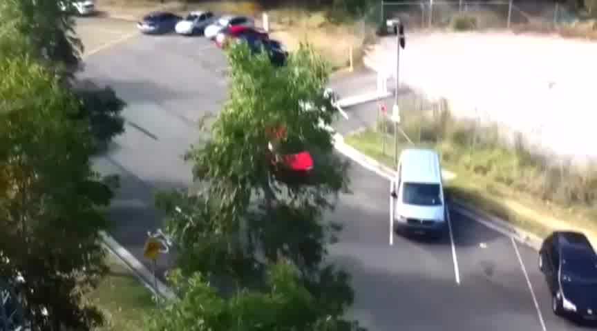 实拍：患有强迫症的女司机，倒车的时候简直让人汗颜