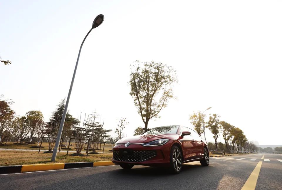 15万级家轿迈入“无框车门”时代,就问凌渡L的雄心有多大休闲区蓝鸢梦想 - Www.slyday.coM 15万级家轿迈入“无框车门”时代,就问凌渡L的雄心有多大休闲区蓝鸢梦想 - Www.slyday.coM