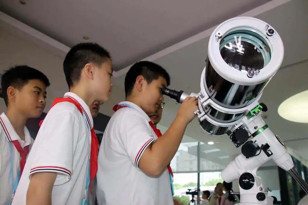 柳州还有这样的地方?研究火箭,探索太阳系演变……“高大上”的课程惊呆家长!休闲区蓝鸢梦想 - Www.slyday.coM 柳州还有这样的地方?研究火箭,探索太阳系演变……“高大上”的课程惊呆家长!休闲区蓝鸢梦想 - Www.slyday.coM