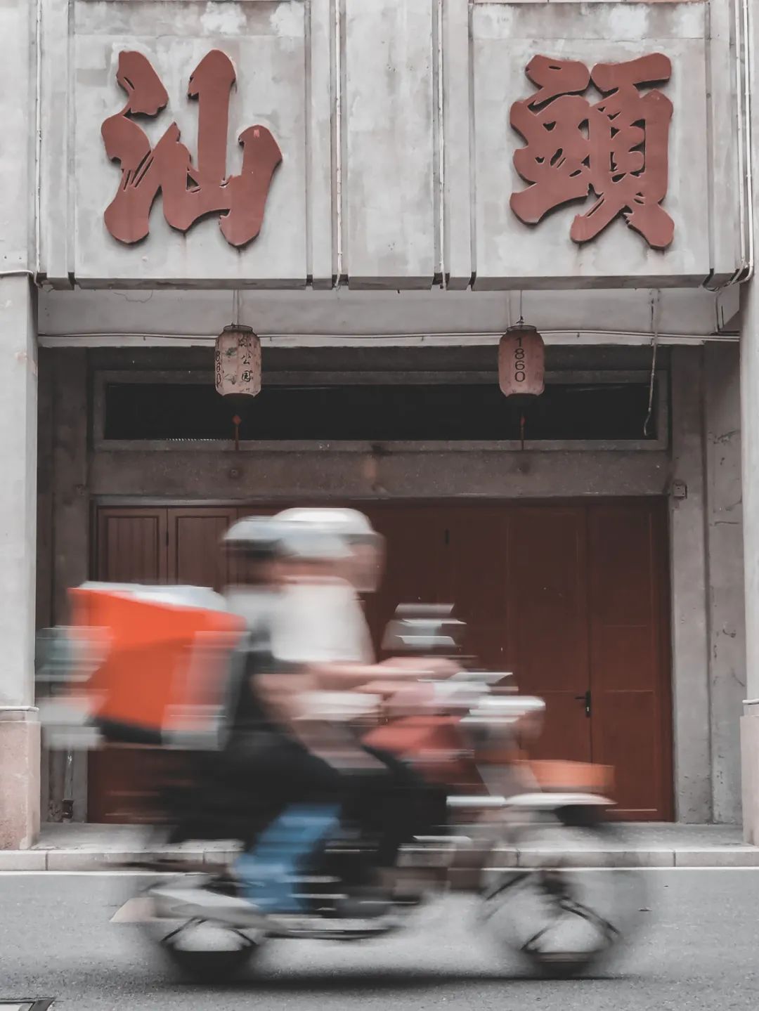 朋友圈的打卡照,怎样拍才不会被人说是游客照?休闲区蓝鸢梦想 - Www.slyday.coM 朋友圈的打卡照,怎样拍才不会被人说是游客照?休闲区蓝鸢梦想 - Www.slyday.coM