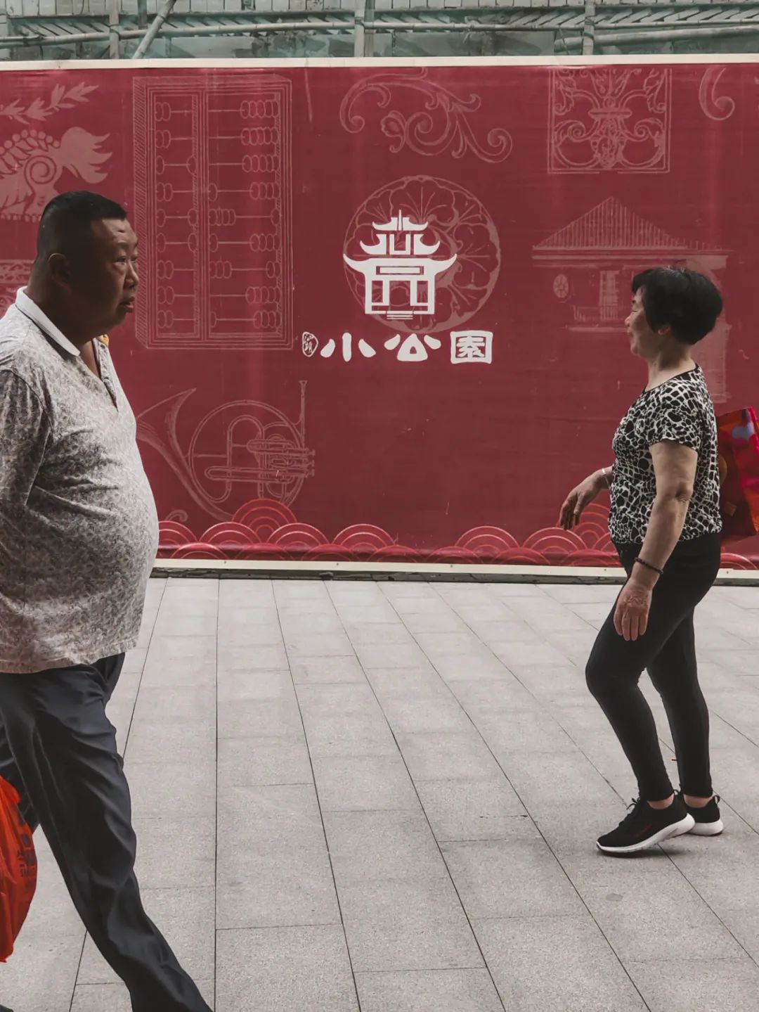 朋友圈的打卡照,怎样拍才不会被人说是游客照?休闲区蓝鸢梦想 - Www.slyday.coM 朋友圈的打卡照,怎样拍才不会被人说是游客照?休闲区蓝鸢梦想 - Www.slyday.coM