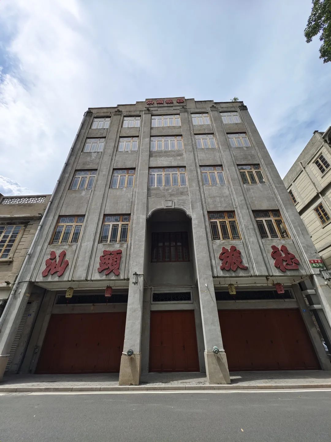 朋友圈的打卡照,怎样拍才不会被人说是游客照?休闲区蓝鸢梦想 - Www.slyday.coM 朋友圈的打卡照,怎样拍才不会被人说是游客照?休闲区蓝鸢梦想 - Www.slyday.coM