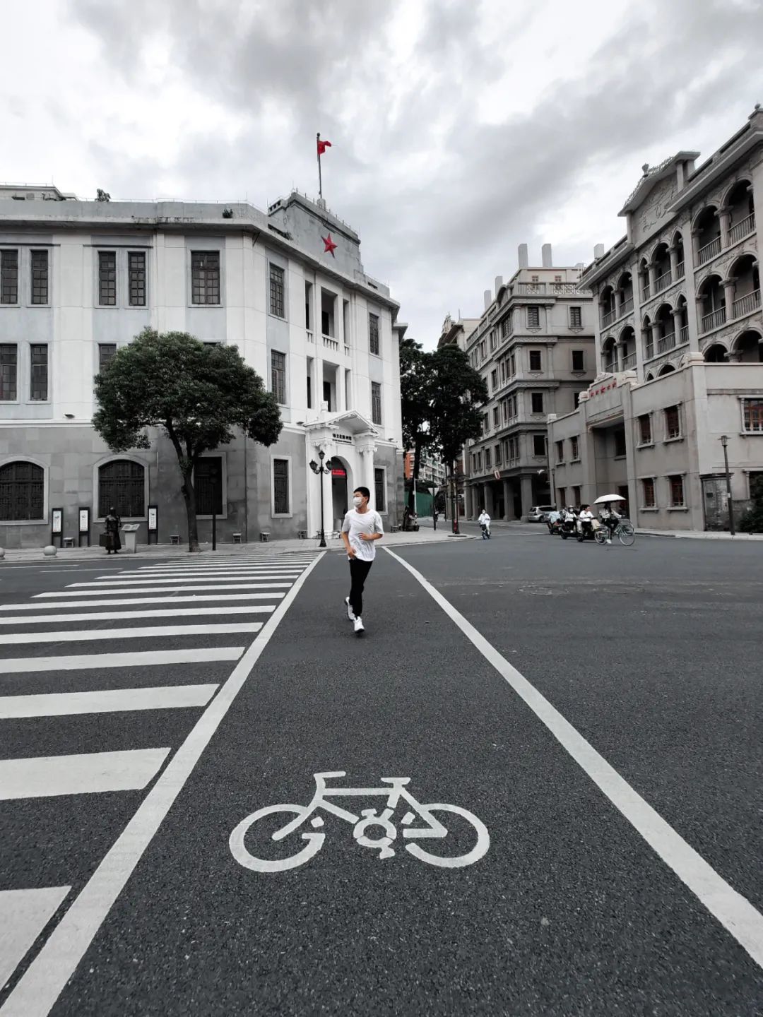 朋友圈的打卡照,怎样拍才不会被人说是游客照?休闲区蓝鸢梦想 - Www.slyday.coM 朋友圈的打卡照,怎样拍才不会被人说是游客照?休闲区蓝鸢梦想 - Www.slyday.coM