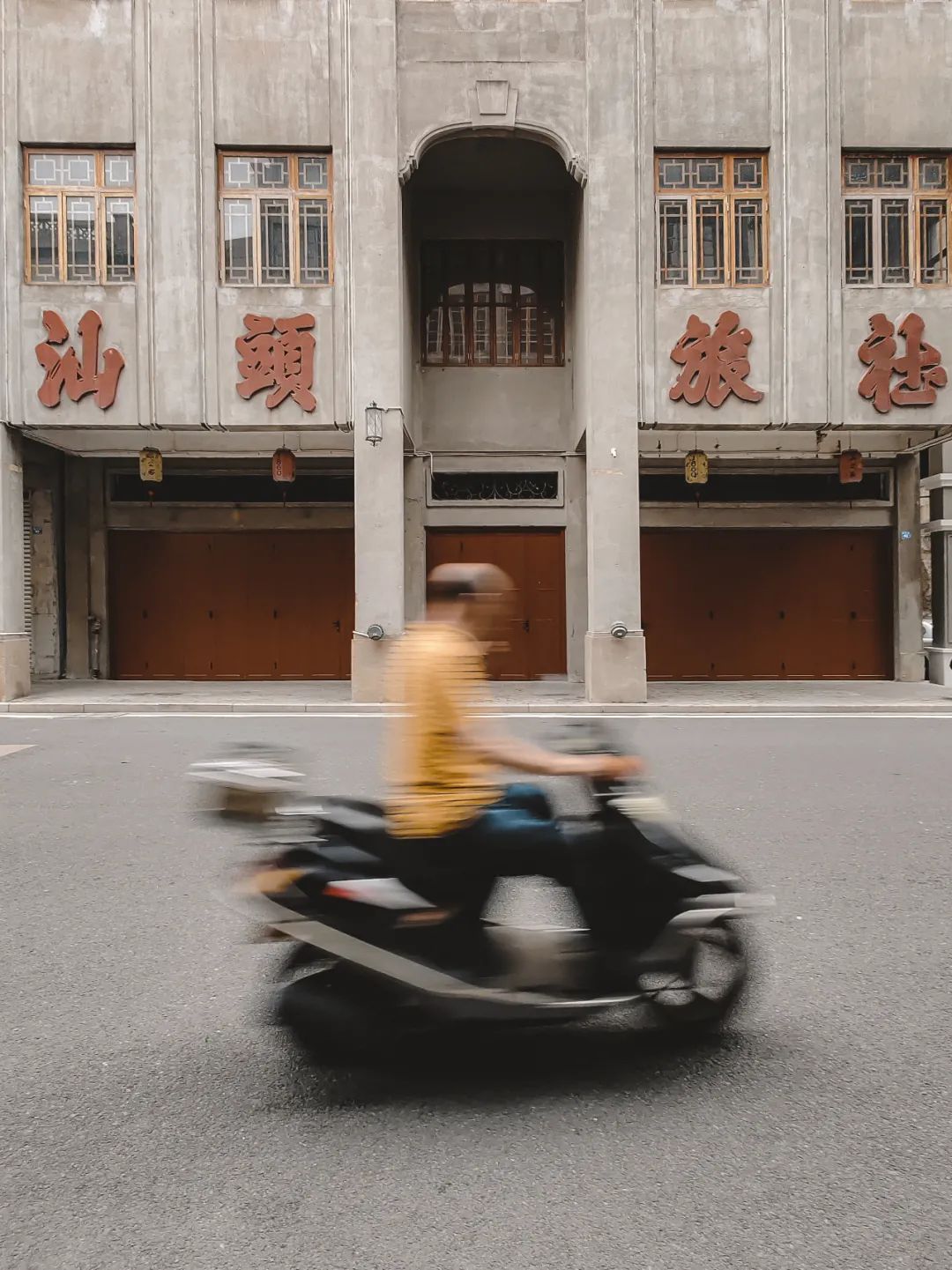 朋友圈的打卡照,怎样拍才不会被人说是游客照?休闲区蓝鸢梦想 - Www.slyday.coM 朋友圈的打卡照,怎样拍才不会被人说是游客照?休闲区蓝鸢梦想 - Www.slyday.coM