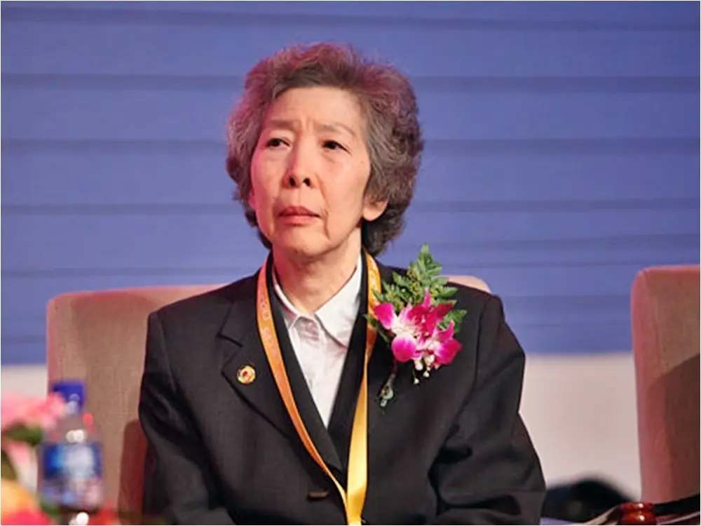 香港回归25周年,冲上热搜的“001小姐”是谁?休闲区蓝鸢梦想 - Www.slyday.coM 香港回归25周年,冲上热搜的“001小姐”是谁?休闲区蓝鸢梦想 - Www.slyday.coM