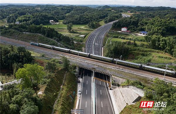 7月1日通车的桃龙大道你期待吗?放上一组美照提前曝光它的真容休闲区蓝鸢梦想 - Www.slyday.coM 7月1日通车的桃龙大道你期待吗?放上一组美照提前曝光它的真容休闲区蓝鸢梦想 - Www.slyday.coM