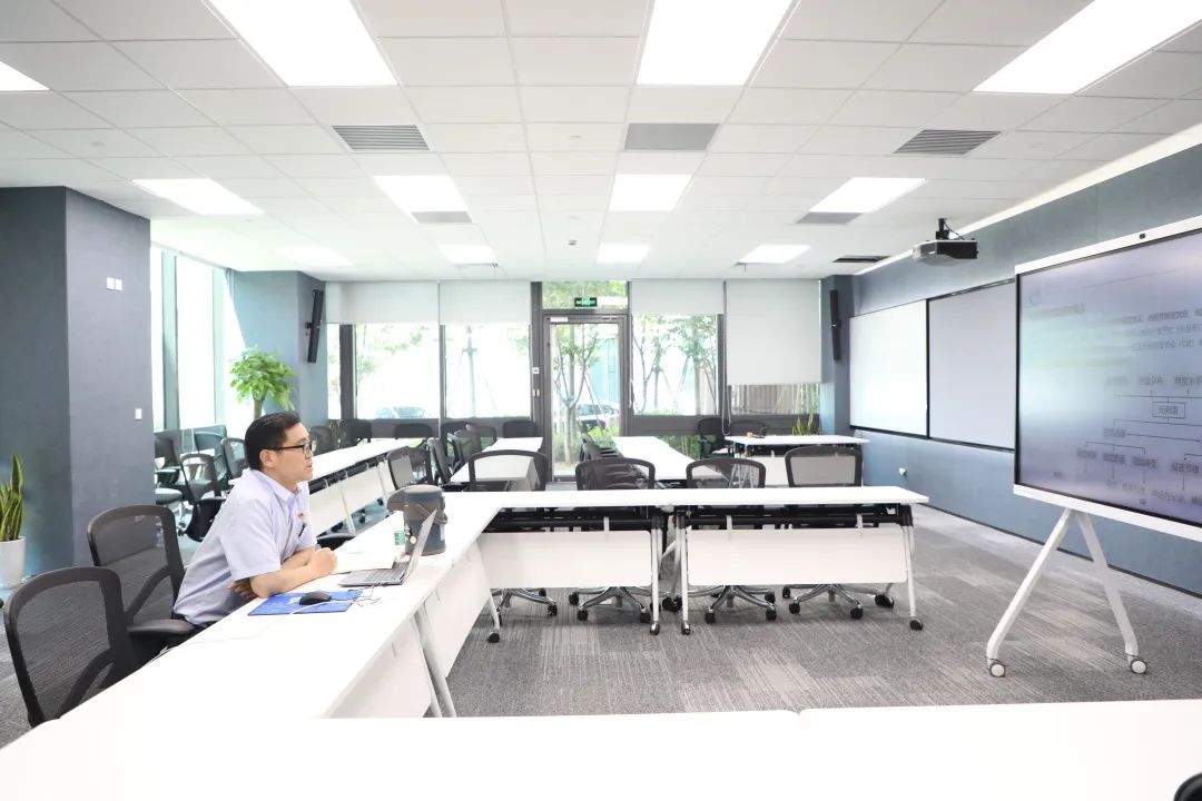 航空工业上电为上海交大学子提供“云实习”休闲区蓝鸢梦想 - Www.slyday.coM 航空工业上电为上海交大学子提供“云实习”休闲区蓝鸢梦想 - Www.slyday.coM