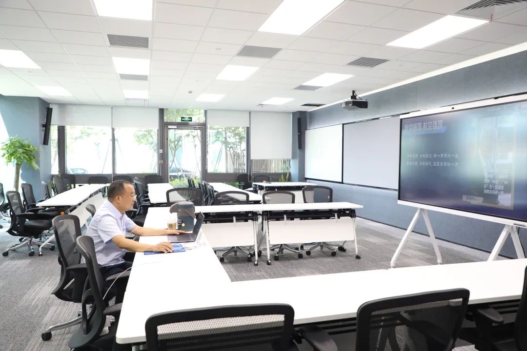 航空工业上电为上海交大学子提供“云实习”休闲区蓝鸢梦想 - Www.slyday.coM 航空工业上电为上海交大学子提供“云实习”休闲区蓝鸢梦想 - Www.slyday.coM