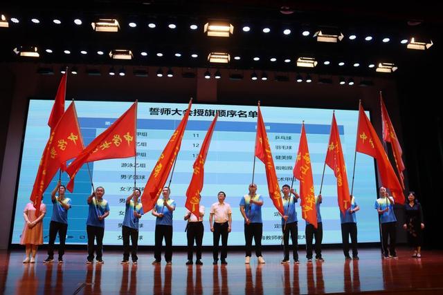 佛山男子足球队亮相省中运会佛山代表团誓师大会休闲区蓝鸢梦想 - Www.slyday.coM 佛山男子足球队亮相省中运会佛山代表团誓师大会休闲区蓝鸢梦想 - Www.slyday.coM