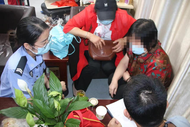 合肥公安拍了拍你!家里的老人有在这种微信群里的吗?休闲区蓝鸢梦想 - Www.slyday.coM 合肥公安拍了拍你!家里的老人有在这种微信群里的吗?休闲区蓝鸢梦想 - Www.slyday.coM