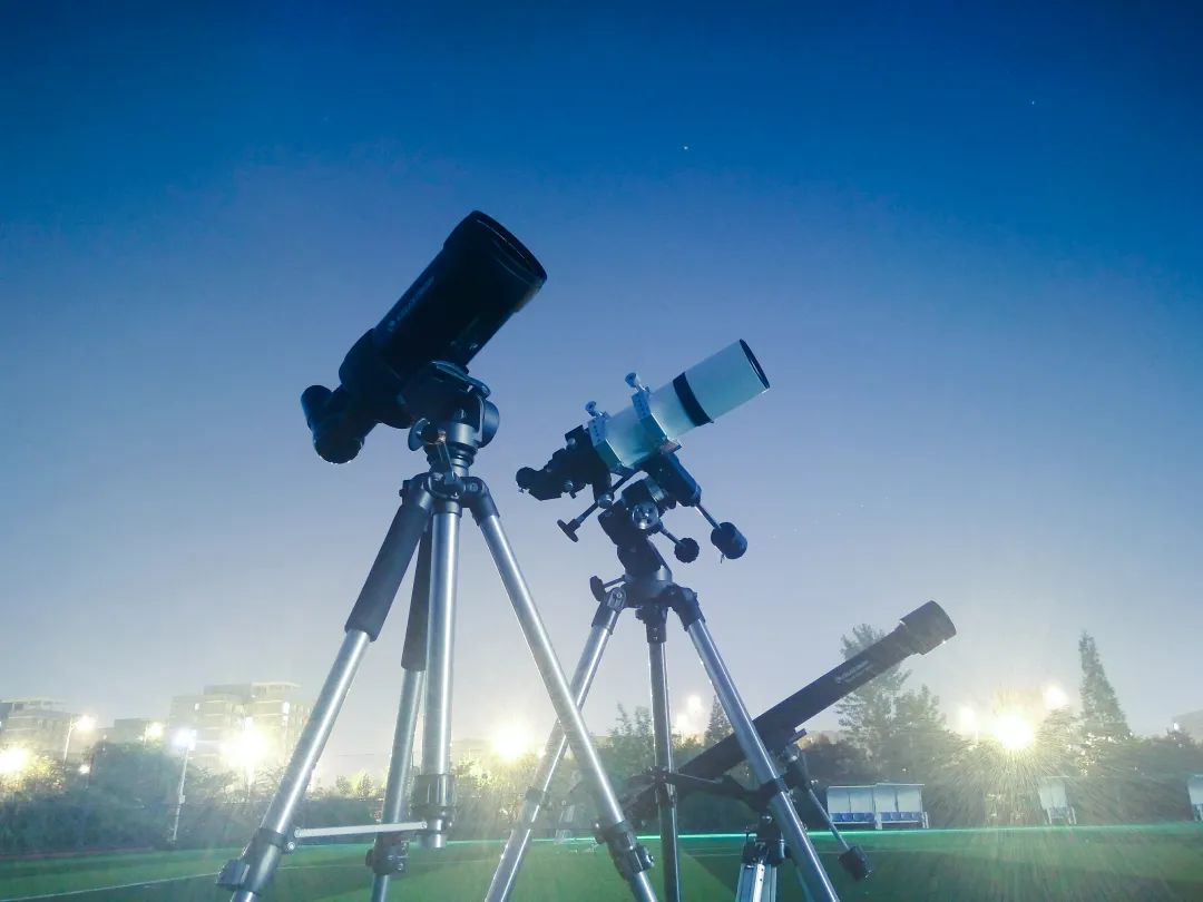 柳州还有这样的地方?研究火箭,探索太阳系演变……“高大上”的课程惊呆家长!休闲区蓝鸢梦想 - Www.slyday.coM 柳州还有这样的地方?研究火箭,探索太阳系演变……“高大上”的课程惊呆家长!休闲区蓝鸢梦想 - Www.slyday.coM