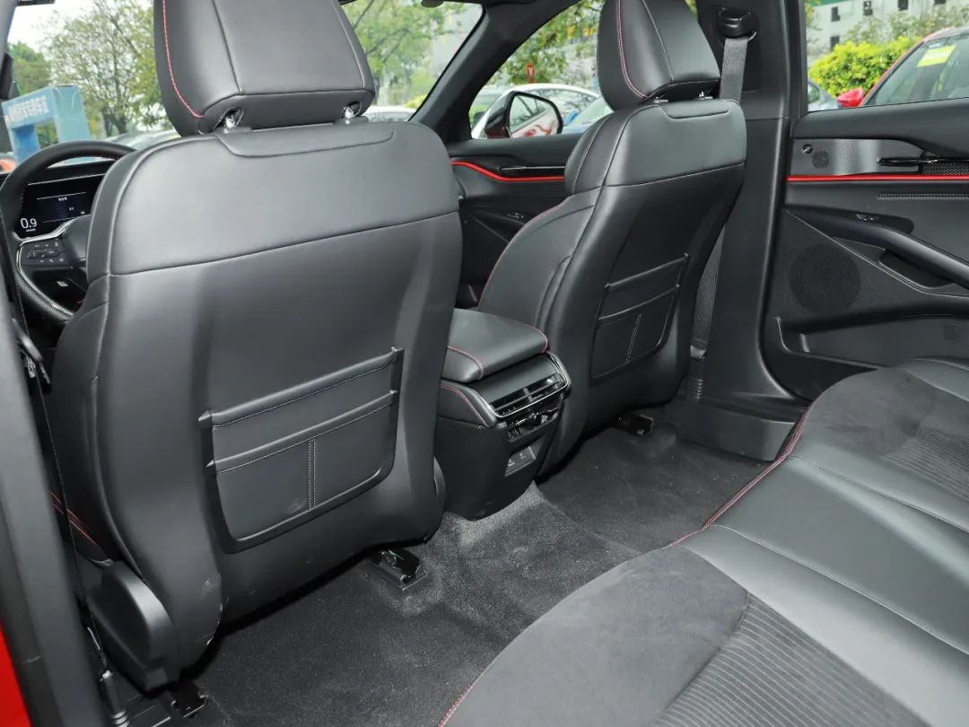 合资B级车“卷王”!全系匹配2.0T+8AT,16万起步值得买吗?休闲区蓝鸢梦想 - Www.slyday.coM 合资B级车“卷王”!全系匹配2.0T+8AT,16万起步值得买吗?休闲区蓝鸢梦想 - Www.slyday.coM