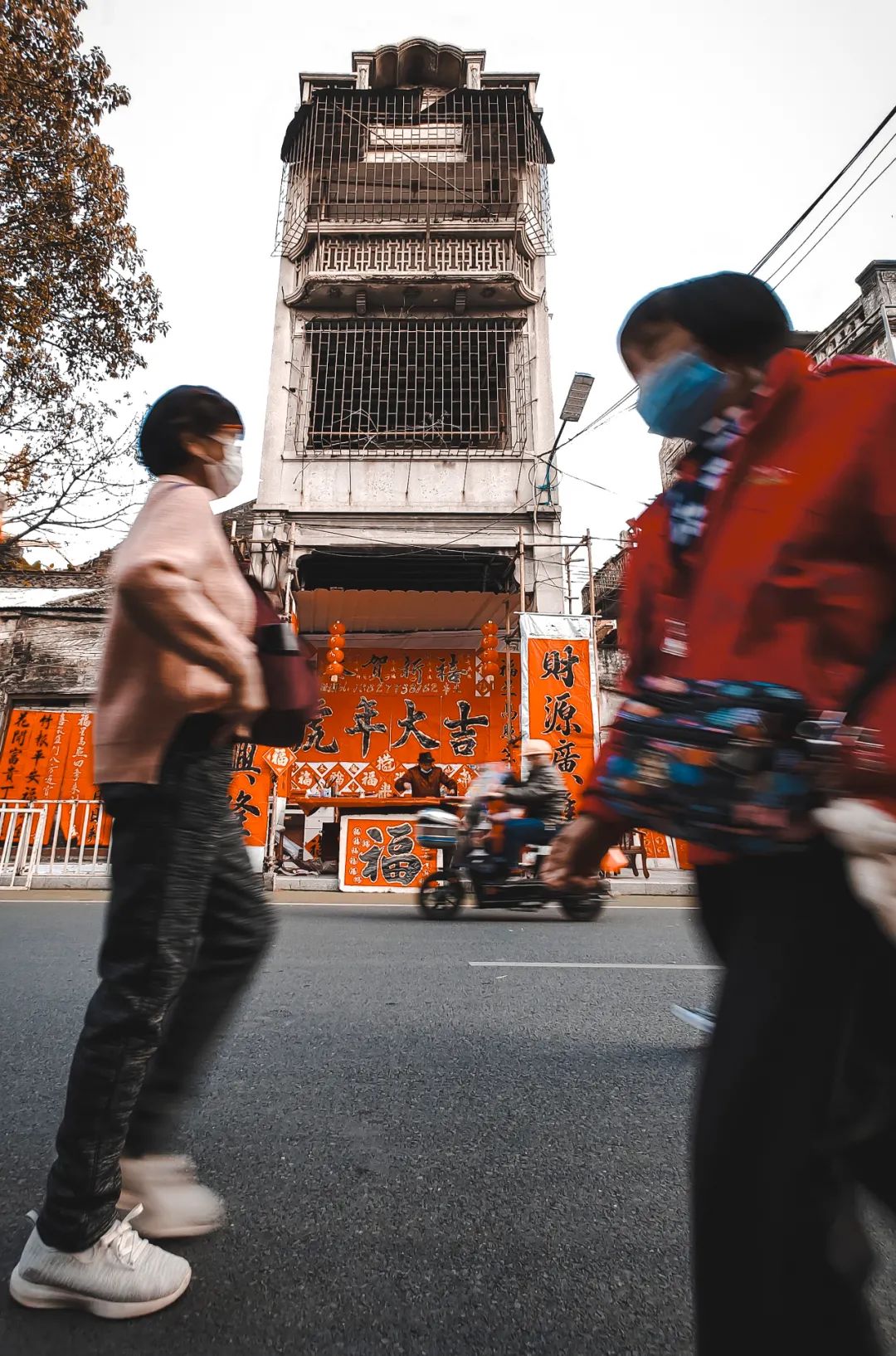 朋友圈的打卡照,怎样拍才不会被人说是游客照?休闲区蓝鸢梦想 - Www.slyday.coM 朋友圈的打卡照,怎样拍才不会被人说是游客照?休闲区蓝鸢梦想 - Www.slyday.coM