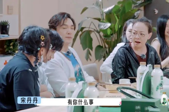 “宋丹丹道歉”冲上热搜,一代小品女王为何变成了内娱爹味天花板?休闲区蓝鸢梦想 - Www.slyday.coM “宋丹丹道歉”冲上热搜,一代小品女王为何变成了内娱爹味天花板?休闲区蓝鸢梦想 - Www.slyday.coM