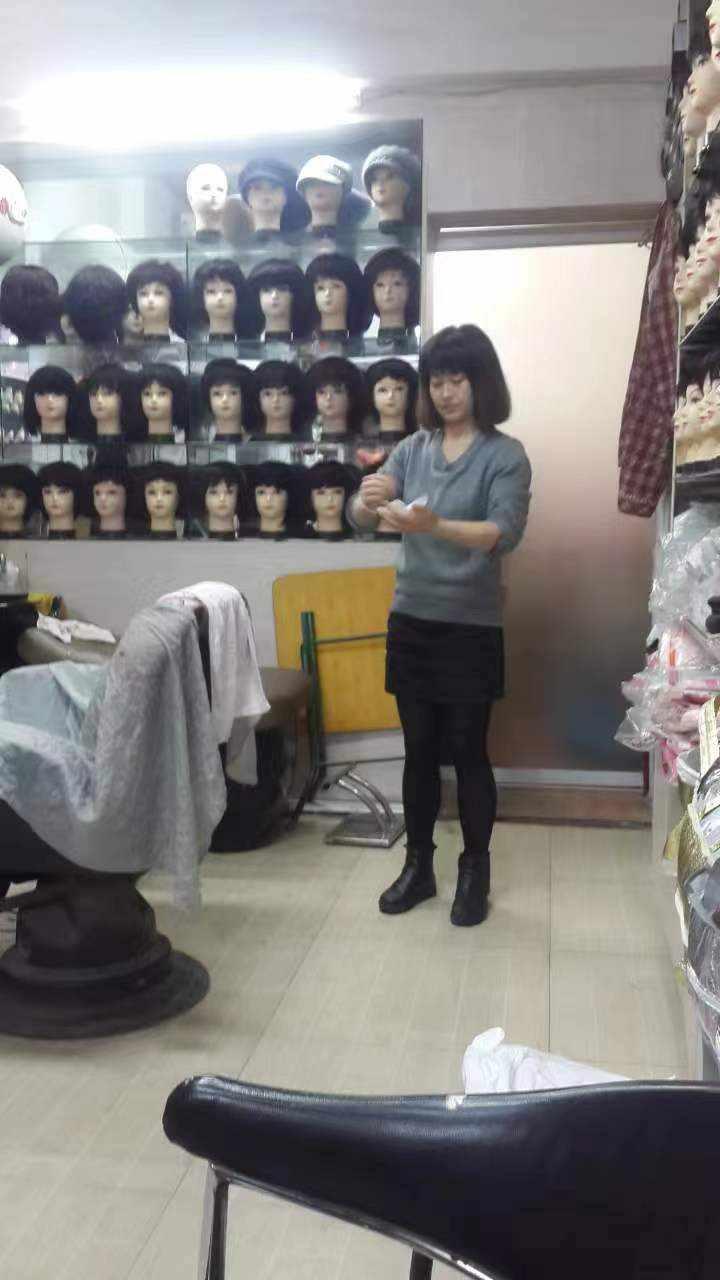 捐头发的姑娘引来点赞一片,这事引发假发店女店主唏嘘:有人治愈,有人再也不来休闲区蓝鸢梦想 - Www.slyday.coM 捐头发的姑娘引来点赞一片,这事引发假发店女店主唏嘘:有人治愈,有人再也不来休闲区蓝鸢梦想 - Www.slyday.coM