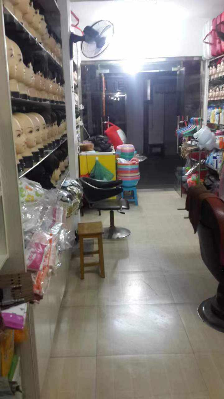 捐头发的姑娘引来点赞一片,这事引发假发店女店主唏嘘:有人治愈,有人再也不来休闲区蓝鸢梦想 - Www.slyday.coM 捐头发的姑娘引来点赞一片,这事引发假发店女店主唏嘘:有人治愈,有人再也不来休闲区蓝鸢梦想 - Www.slyday.coM