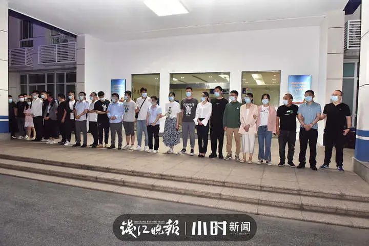 一个月猛赚4000万,40多人被抓!很多爸妈都…套路太深了休闲区蓝鸢梦想 - Www.slyday.coM 一个月猛赚4000万,40多人被抓!很多爸妈都…套路太深了休闲区蓝鸢梦想 - Www.slyday.coM