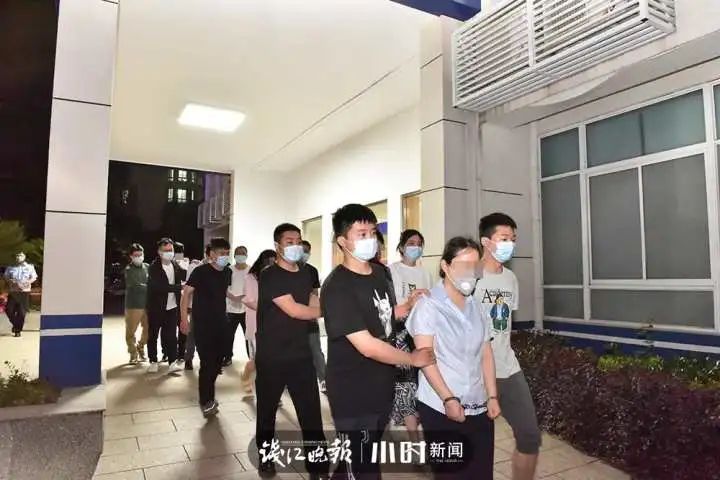 一个月猛赚4000万,40多人被抓!很多爸妈都…套路太深了休闲区蓝鸢梦想 - Www.slyday.coM 一个月猛赚4000万,40多人被抓!很多爸妈都…套路太深了休闲区蓝鸢梦想 - Www.slyday.coM