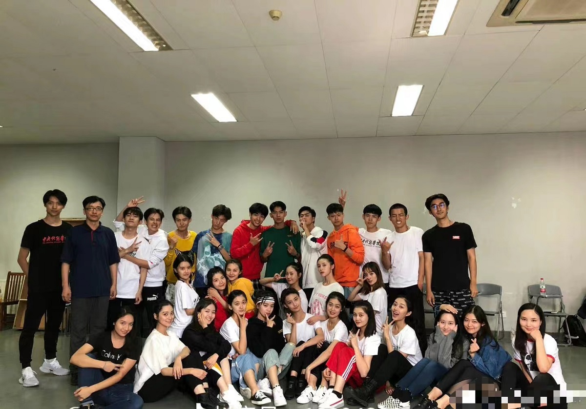 这届中戏毕业生是神仙打架吧!有人获北京市优秀毕业生,有人票房已破百亿休闲区蓝鸢梦想 - Www.slyday.coM 这届中戏毕业生是神仙打架吧!有人获北京市优秀毕业生,有人票房已破百亿休闲区蓝鸢梦想 - Www.slyday.coM