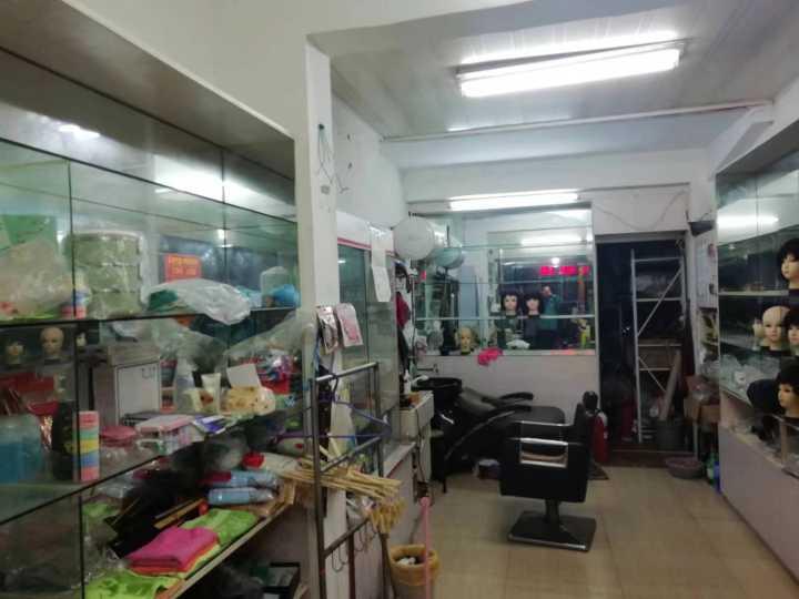 捐头发的姑娘引来点赞一片,这事引发假发店女店主唏嘘:有人治愈,有人再也不来休闲区蓝鸢梦想 - Www.slyday.coM 捐头发的姑娘引来点赞一片,这事引发假发店女店主唏嘘:有人治愈,有人再也不来休闲区蓝鸢梦想 - Www.slyday.coM