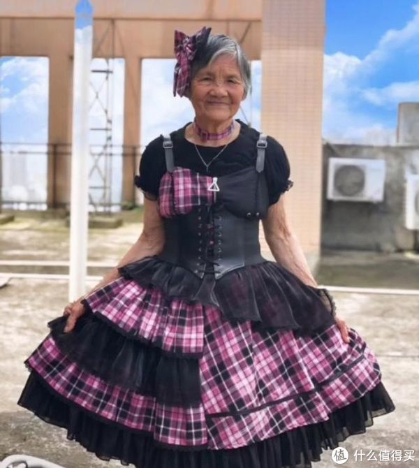 80岁也可以穿Lolita!什么样的年龄穿什么样的衣服真的对吗?休闲区蓝鸢梦想 - Www.slyday.coM 80岁也可以穿Lolita!什么样的年龄穿什么样的衣服真的对吗?休闲区蓝鸢梦想 - Www.slyday.coM