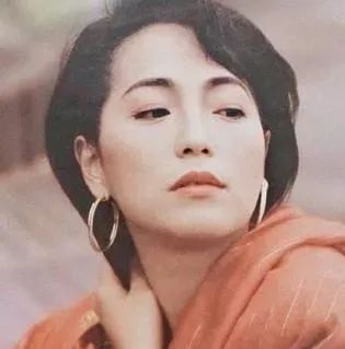年轻时风华绝代,却被周星驰"毁了"!
