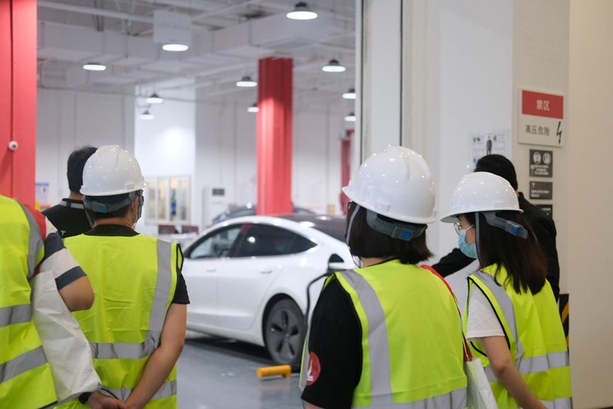 特斯拉白车身南京“素颜”亮相 揭秘“看不见的安全”休闲区蓝鸢梦想 - Www.slyday.coM 特斯拉白车身南京“素颜”亮相 揭秘“看不见的安全”休闲区蓝鸢梦想 - Www.slyday.coM