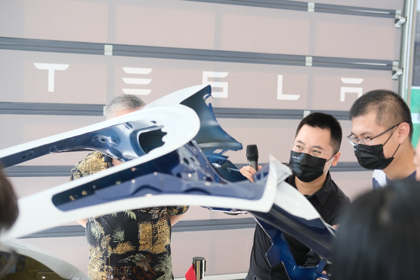 特斯拉白车身南京“素颜”亮相 揭秘“看不见的安全”休闲区蓝鸢梦想 - Www.slyday.coM 特斯拉白车身南京“素颜”亮相 揭秘“看不见的安全”休闲区蓝鸢梦想 - Www.slyday.coM