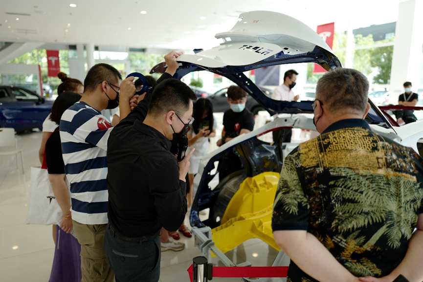 特斯拉白车身南京“素颜”亮相 揭秘“看不见的安全”休闲区蓝鸢梦想 - Www.slyday.coM 特斯拉白车身南京“素颜”亮相 揭秘“看不见的安全”休闲区蓝鸢梦想 - Www.slyday.coM