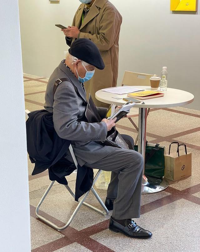 这是我见过最时髦的上海爷爷:不穿大牌,爱基础款,高级有腔调休闲区蓝鸢梦想 - Www.slyday.coM 这是我见过最时髦的上海爷爷:不穿大牌,爱基础款,高级有腔调休闲区蓝鸢梦想 - Www.slyday.coM