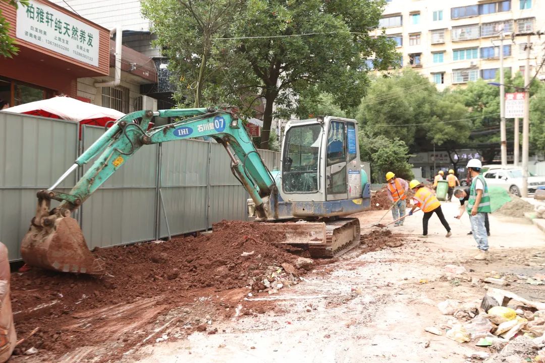 今年贵阳贵安500条背街小巷改造工作已全面动工插图3 今年贵阳贵安500条背街小巷改造工作已全面动工插图3