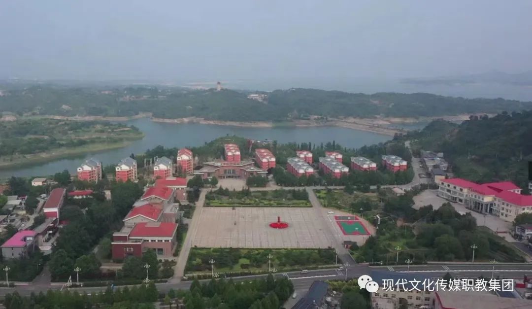 做时代艺术传媒精英助青年健康快乐成长