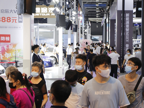 华南国际车展第二天：人气、销量双升温！还有你想看的靓丽车模…
