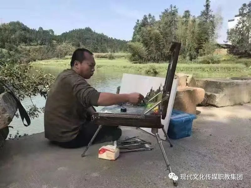 做时代艺术传媒精英助青年健康快乐成长