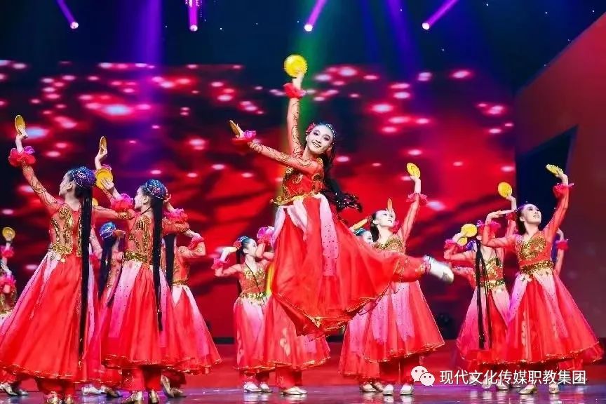 做时代艺术传媒精英助青年健康快乐成长