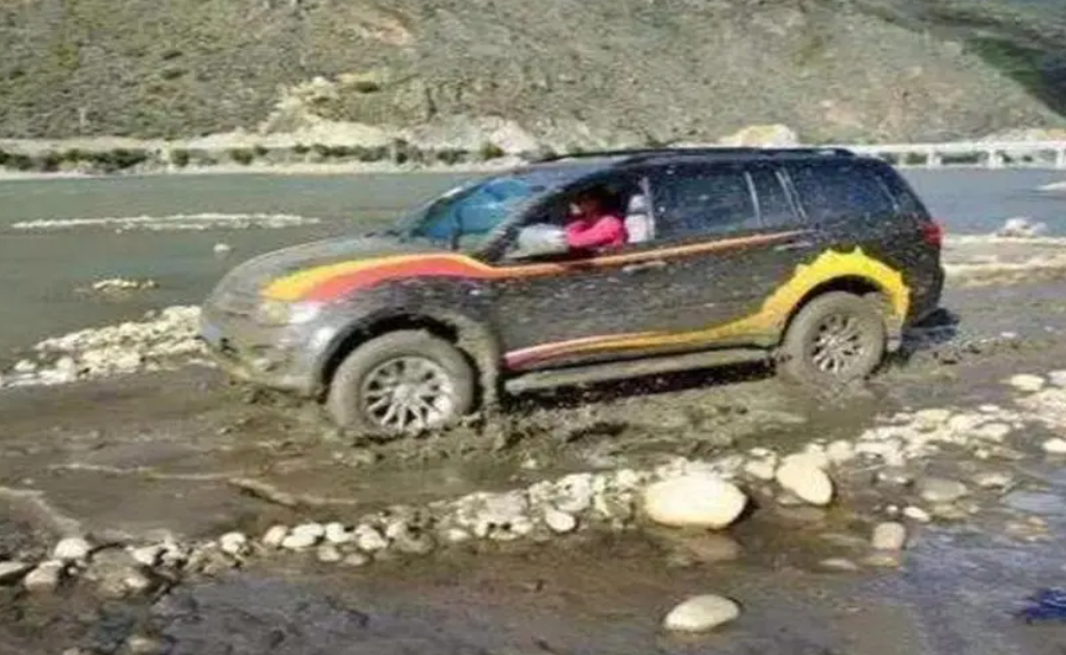 川藏线上“空壳”豪车众多,为啥没人捡?当地人:捡了后悔一辈子休闲区蓝鸢梦想 - Www.slyday.coM 川藏线上“空壳”豪车众多,为啥没人捡?当地人:捡了后悔一辈子休闲区蓝鸢梦想 - Www.slyday.coM