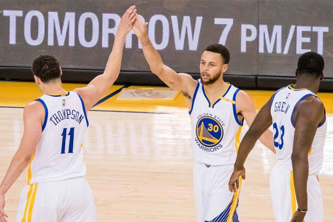 勇士王朝能否重演 库里与汤普森联手迎战西部豪强挑战