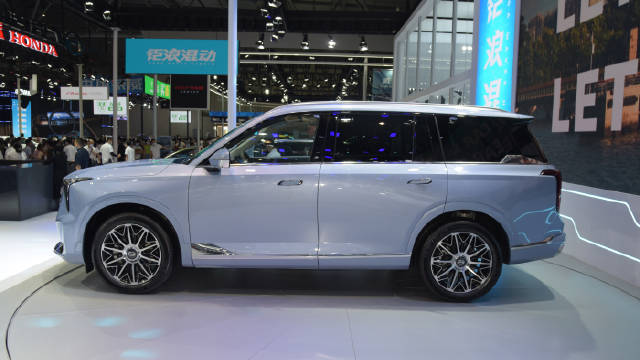 20万家用SUV怎么选？实拍传祺GS8，比汉兰达霸气10倍，配2.0T8AT