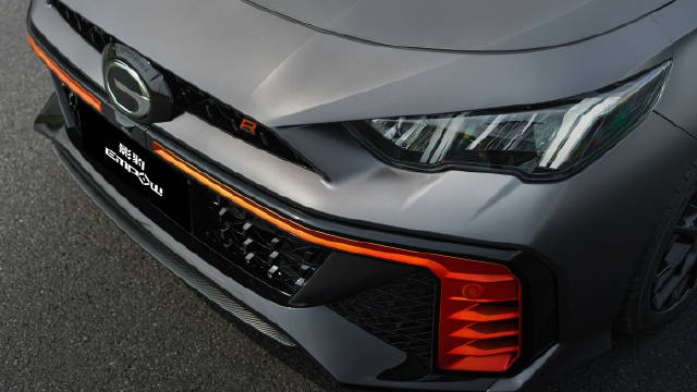 大嘴+尾翼+四排气平民赛车，实拍传祺影豹赛道版，剑指领克03+