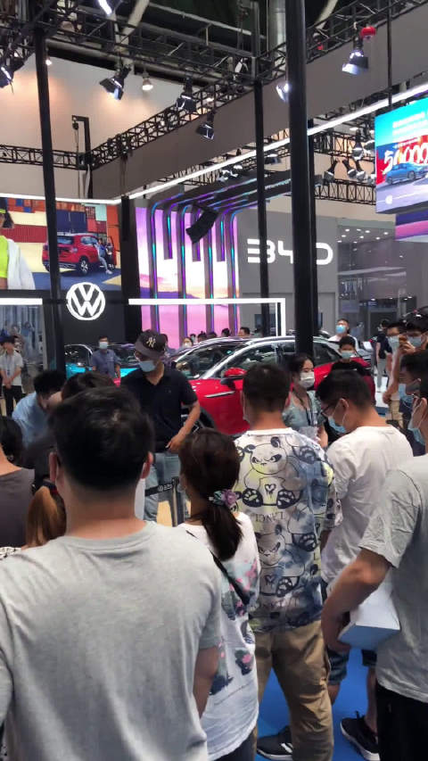 苏州车展，新朗逸发布会现场，一边拆台一边发布……