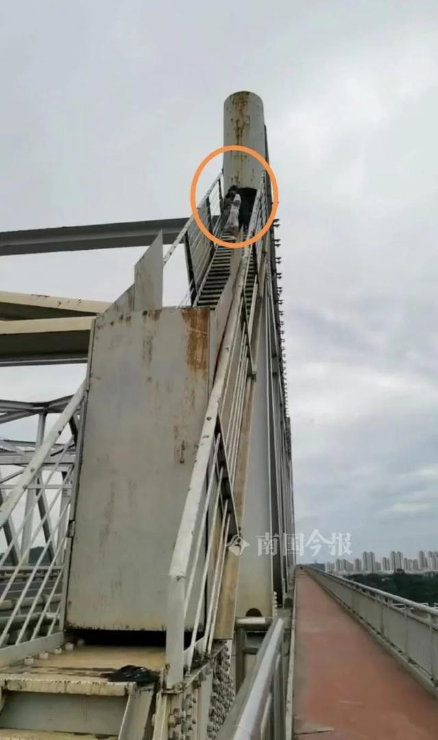 早新闻丨知名连锁酒店被罩现大片血渍,顾客直呼恶心!回应来了休闲区蓝鸢梦想 - Www.slyday.coM 早新闻丨知名连锁酒店被罩现大片血渍,顾客直呼恶心!回应来了休闲区蓝鸢梦想 - Www.slyday.coM